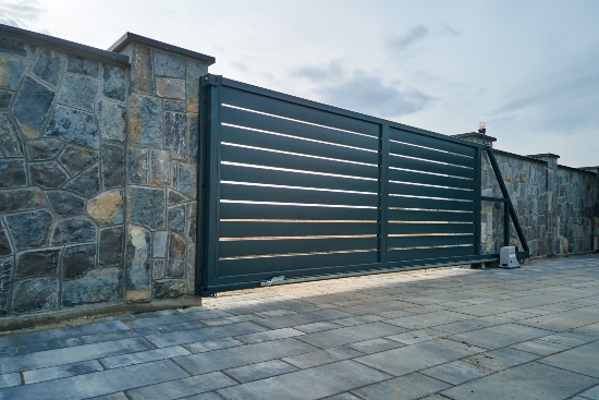 Simtek Fence Services in Palm Beach County, FL